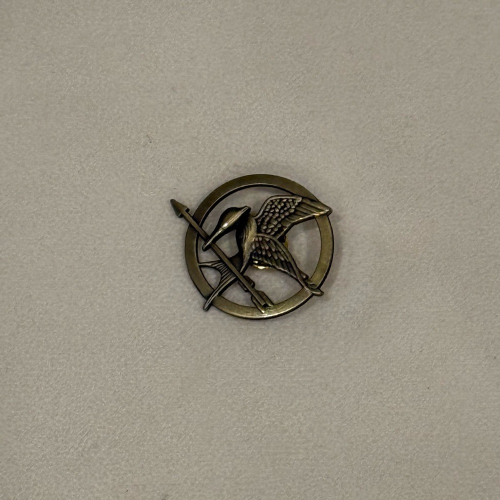 Elegant Gold-Tone Bird Brooch